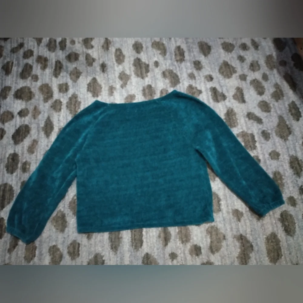 Dark Teal Soft Sweater sz M Girls